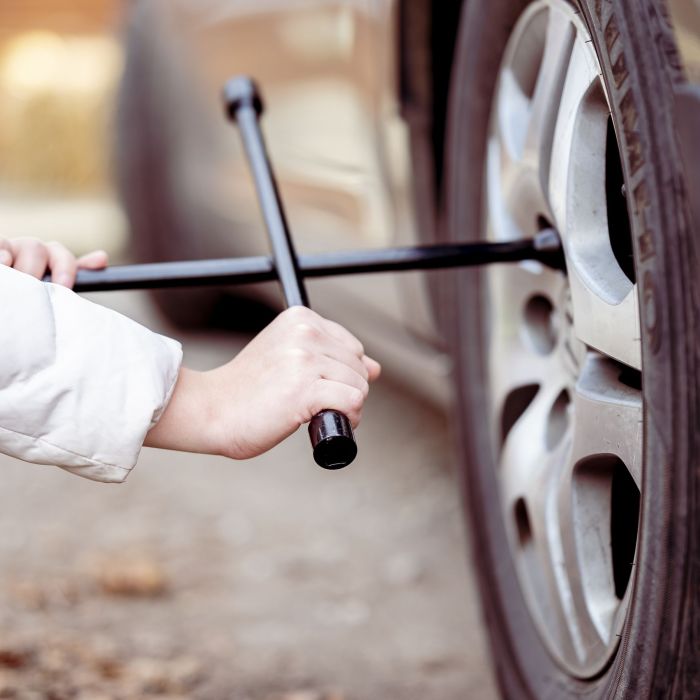 What to Do if You Get a Flat Tire in a Rental Car